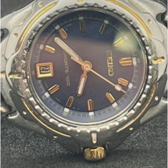 Vintage Seiko Women Sport Watch
7N82-0379 A4 Sapphlex Crystal